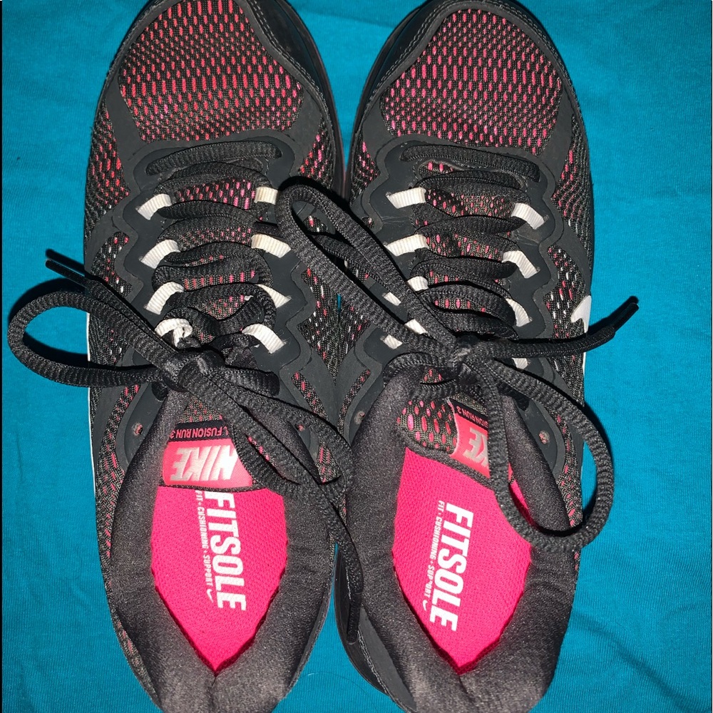 nike tennis shoes